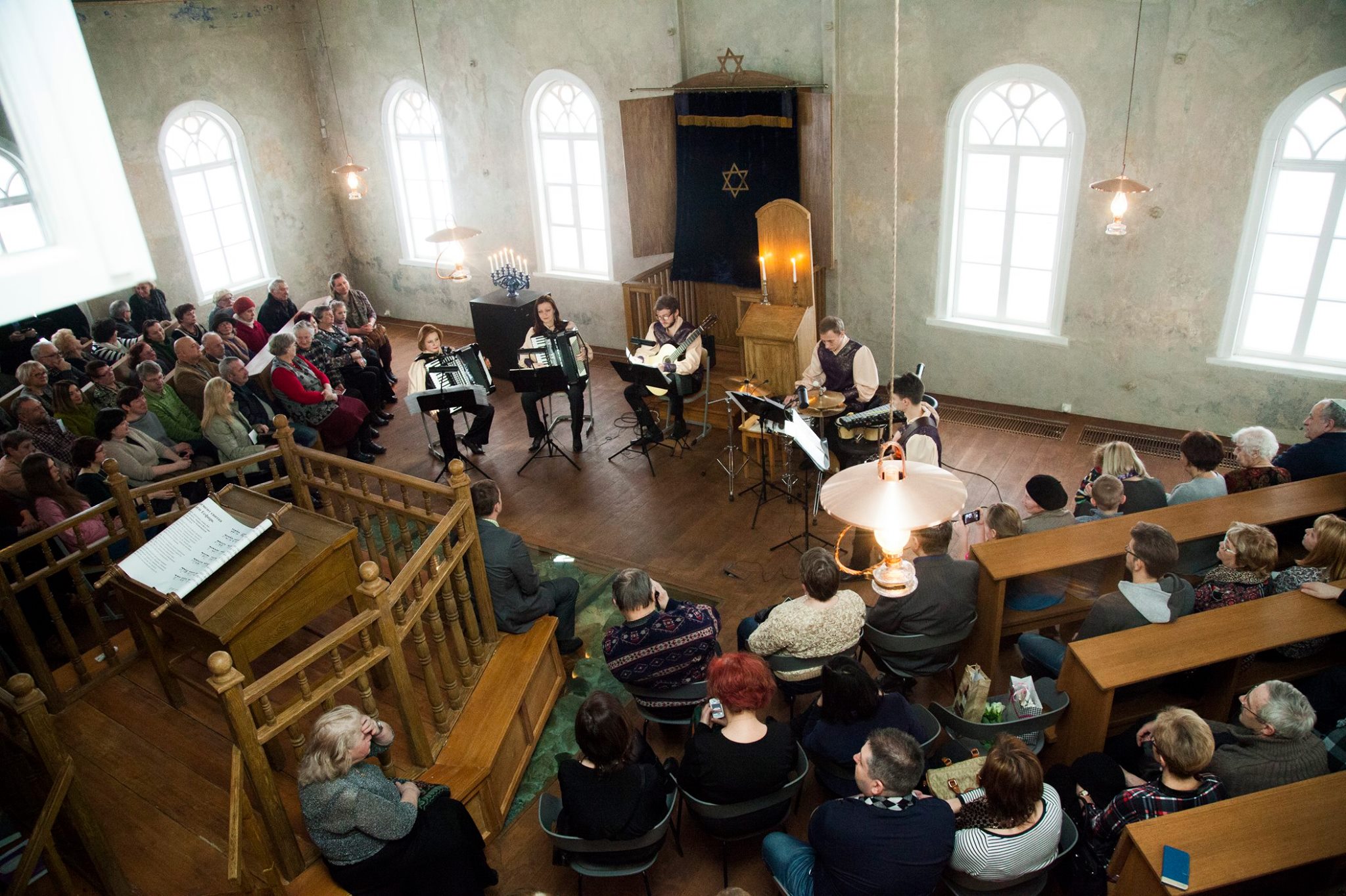 PRIEKPILNIE PURIMA SVĒTKI ZAĻAJĀ SINAGOGĀ